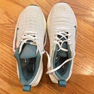 Nike Cream and Teal Running Shoes New Size 7